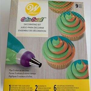 Wilton decorating set 9 pieces brand new